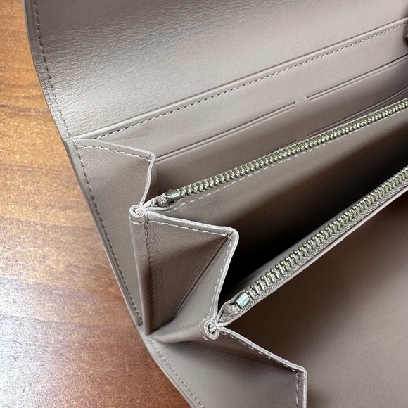 Authentic Louis Vuitton Vernis Porte
Long Bifold Wallet - Picture 6 of 14